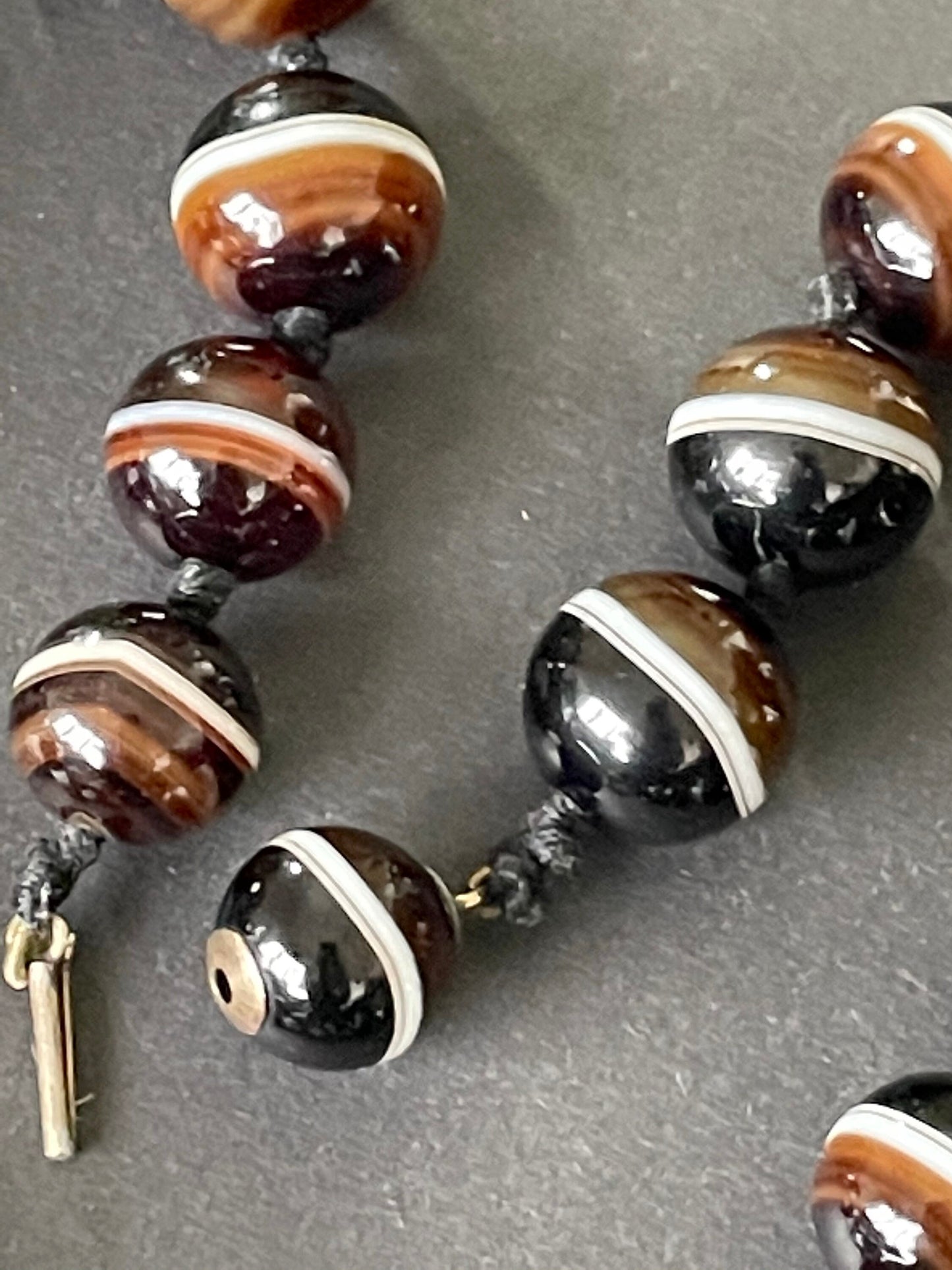 Antique Victorian bullseye banded agate large bead necklace with in-bead box clasp, beautiful striations, Scottish style 122 grams